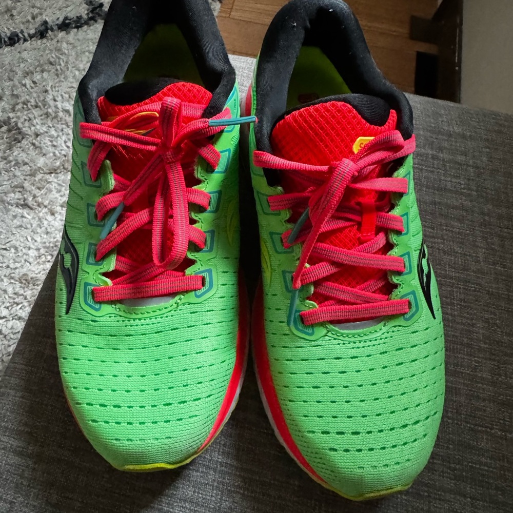 Saucony Guide 13 Running Sneakers - Green and Orangy/Pink